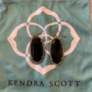 BLACK KENDRA SCOTT EARRINGS!